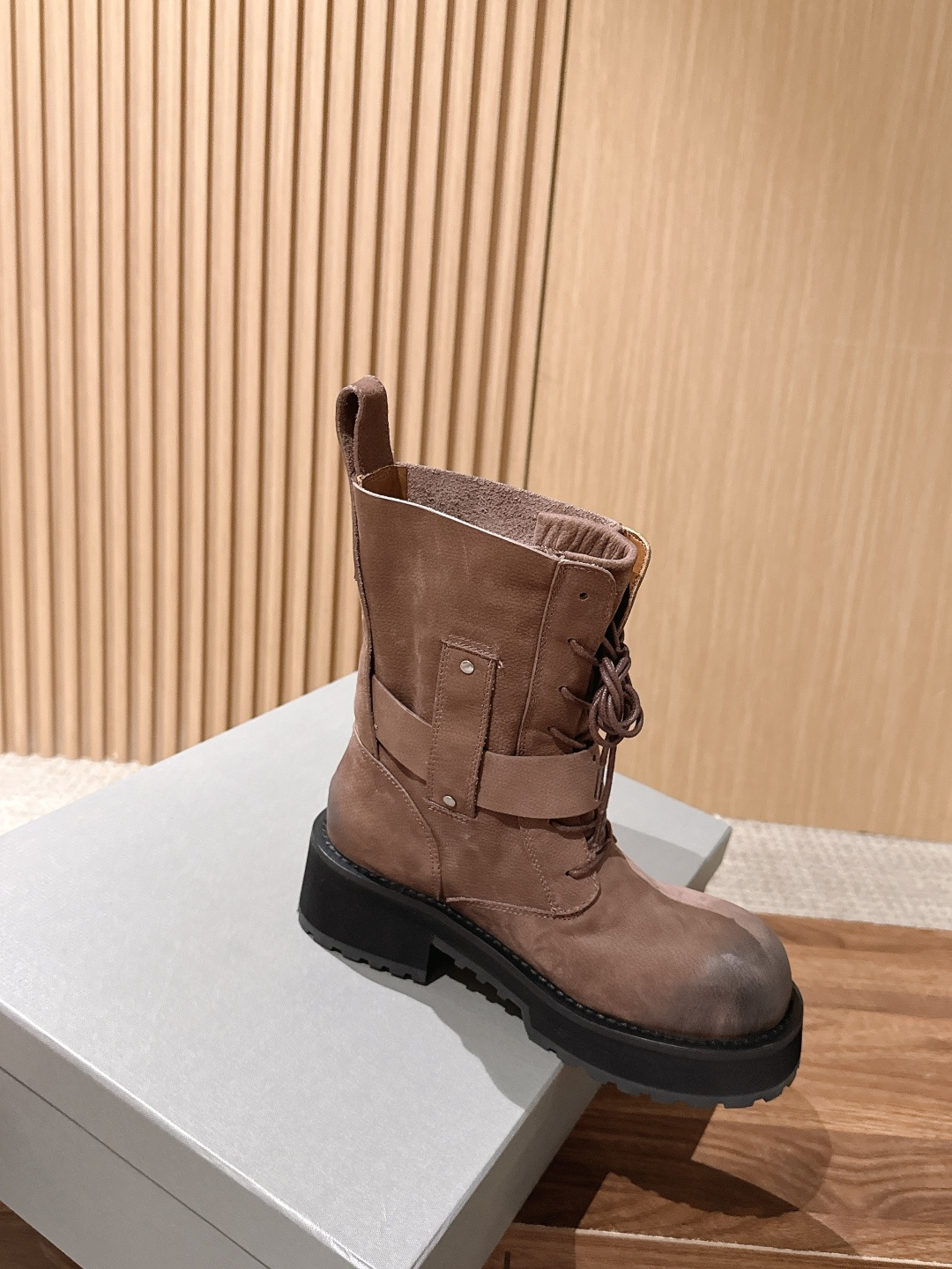 男码+20 BALENCIAGA#巴黎世家酷女孩情侣款必备系列 暗黑风格毒液短靴 时尚宠儿又添一员大将！一出场就气场全开