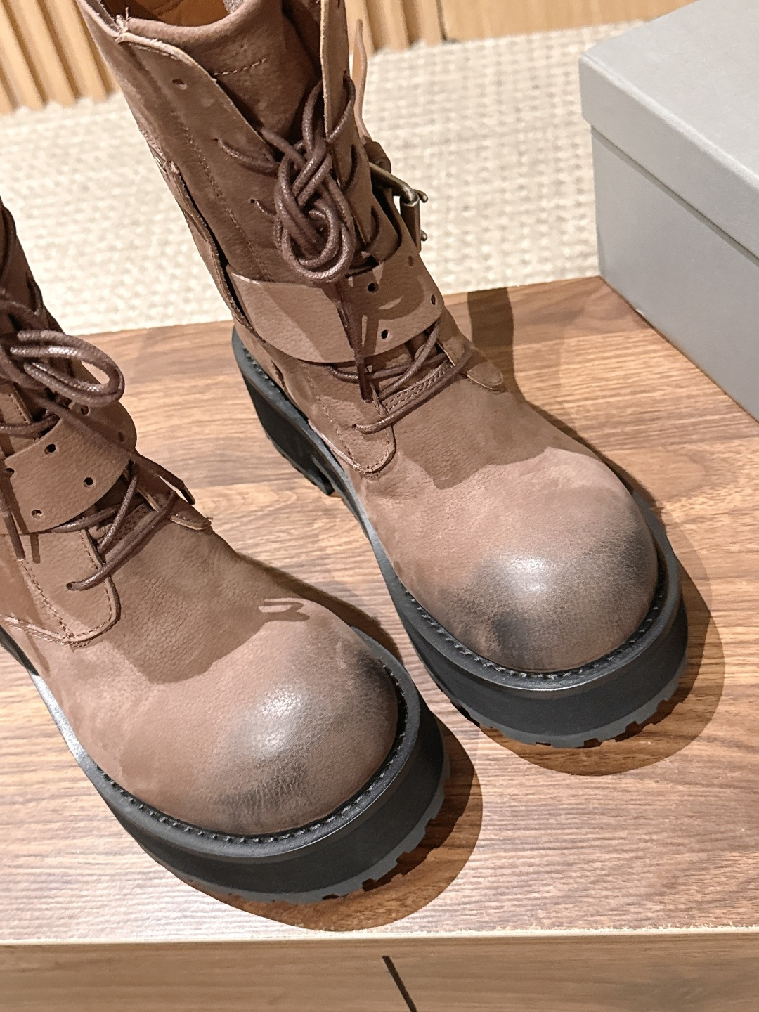 男码+20 BALENCIAGA#巴黎世家酷女孩情侣款必备系列 暗黑风格毒液短靴 时尚宠儿又添一员大将！一出场就气场全开