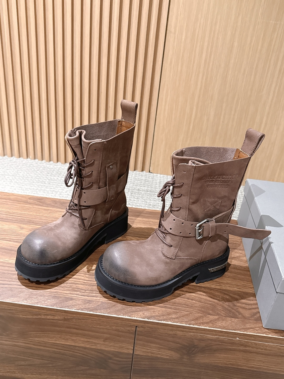 男码+20 BALENCIAGA#巴黎世家酷女孩情侣款必备系列 暗黑风格毒液短靴 时尚宠儿又添一员大将！一出场就气场全开
