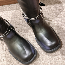 MIU MIU 缪缪秋冬经典款满扣走秀款机车骑士擦色做旧中筒靴! 今年最值得入手的靴子 没有之一!易梦玲同款超多网红明星 MIU MIU 缪缪秋冬经典款满扣走秀款机车骑士擦色做旧中筒靴! 今年最值得入手的靴子 没有之一!易梦玲同款超多网红明星