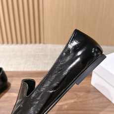 【莞产】The Row 油蜡皱皮极简乐福平底鞋 The Row一直秉持极简主义美学,摒弃多余装饰,以纯粹剪裁与上乘皮革材 【莞产】The Row 油蜡皱皮极简乐福平底鞋 The Row一直秉持极简主义美学,摒弃多余装饰,以纯粹剪裁与上乘皮革材