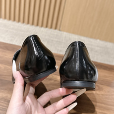 【莞产】The Row 油蜡皱皮极简乐福平底鞋 The Row一直秉持极简主义美学,摒弃多余装饰,以纯粹剪裁与上乘皮革材 【莞产】The Row 油蜡皱皮极简乐福平底鞋 The Row一直秉持极简主义美学,摒弃多余装饰,以纯粹剪裁与上乘皮革材