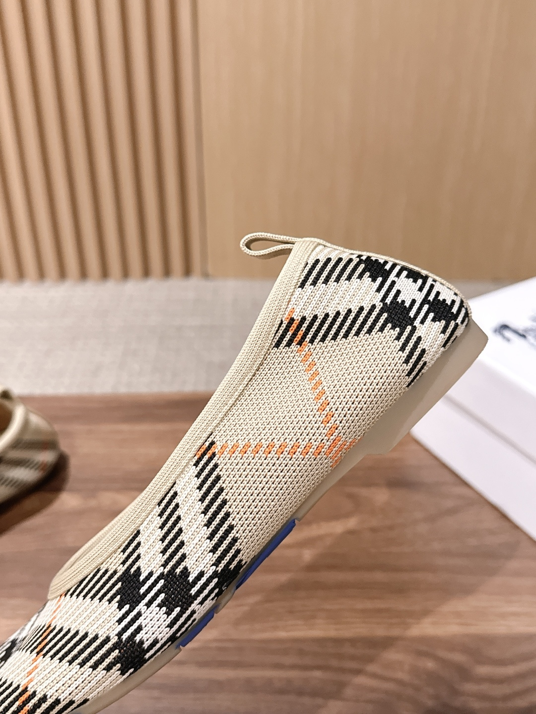 【莞产】BURBERRY 巴宝莉 水上漂系列跳舞鞋芭蕾舞平底鞋 纯原 踏雾而行,格纹新生代轻量化革新 巴宝莉~帅到爆炸的 【莞产】BURBERRY 巴宝莉 水上漂系列跳舞鞋芭蕾舞平底鞋 纯原 踏雾而行,格纹新生代轻量化革新 巴宝莉~帅到爆炸的