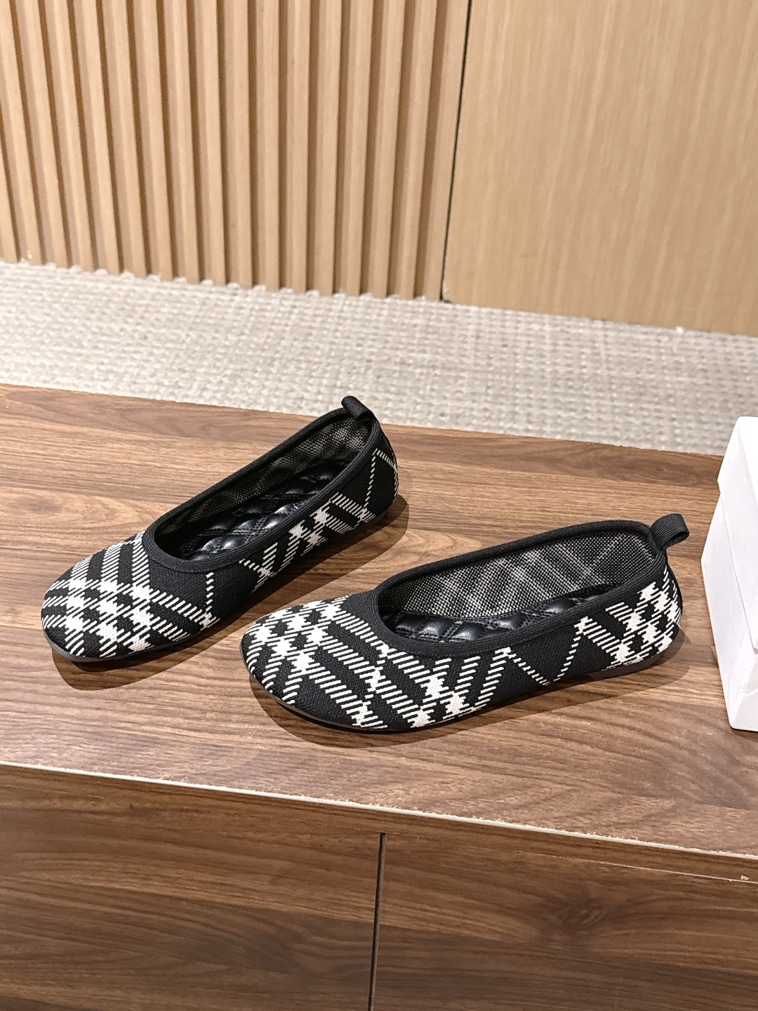 【莞产】BURBERRY 巴宝莉 水上漂系列跳舞鞋芭蕾舞平底鞋 纯原 踏雾而行,格纹新生代轻量化革新 巴宝莉~帅到爆炸的 【莞产】BURBERRY 巴宝莉 水上漂系列跳舞鞋芭蕾舞平底鞋 纯原 踏雾而行,格纹新生代轻量化革新 巴宝莉~帅到爆炸的