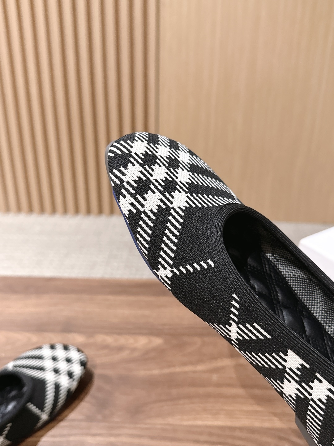 【莞产】BURBERRY 巴宝莉 水上漂系列跳舞鞋芭蕾舞平底鞋 纯原 踏雾而行,格纹新生代轻量化革新 巴宝莉~帅到爆炸的 【莞产】BURBERRY 巴宝莉 水上漂系列跳舞鞋芭蕾舞平底鞋 纯原 踏雾而行,格纹新生代轻量化革新 巴宝莉~帅到爆炸的