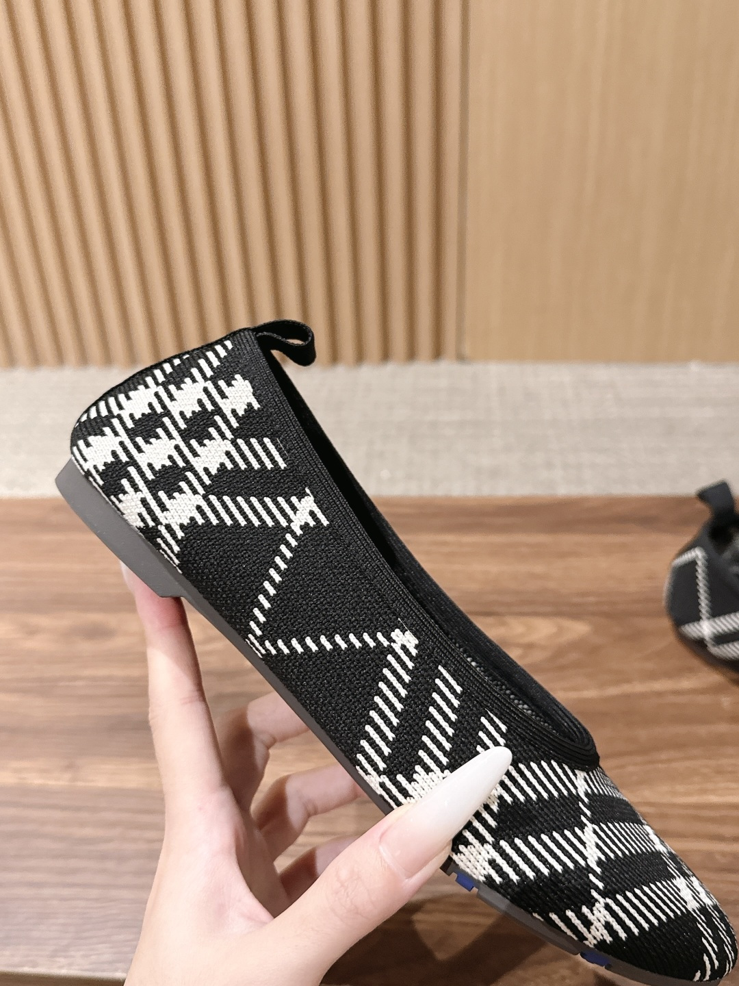 【莞产】BURBERRY 巴宝莉 水上漂系列跳舞鞋芭蕾舞平底鞋 纯原 踏雾而行,格纹新生代轻量化革新 巴宝莉~帅到爆炸的 【莞产】BURBERRY 巴宝莉 水上漂系列跳舞鞋芭蕾舞平底鞋 纯原 踏雾而行,格纹新生代轻量化革新 巴宝莉~帅到爆炸的