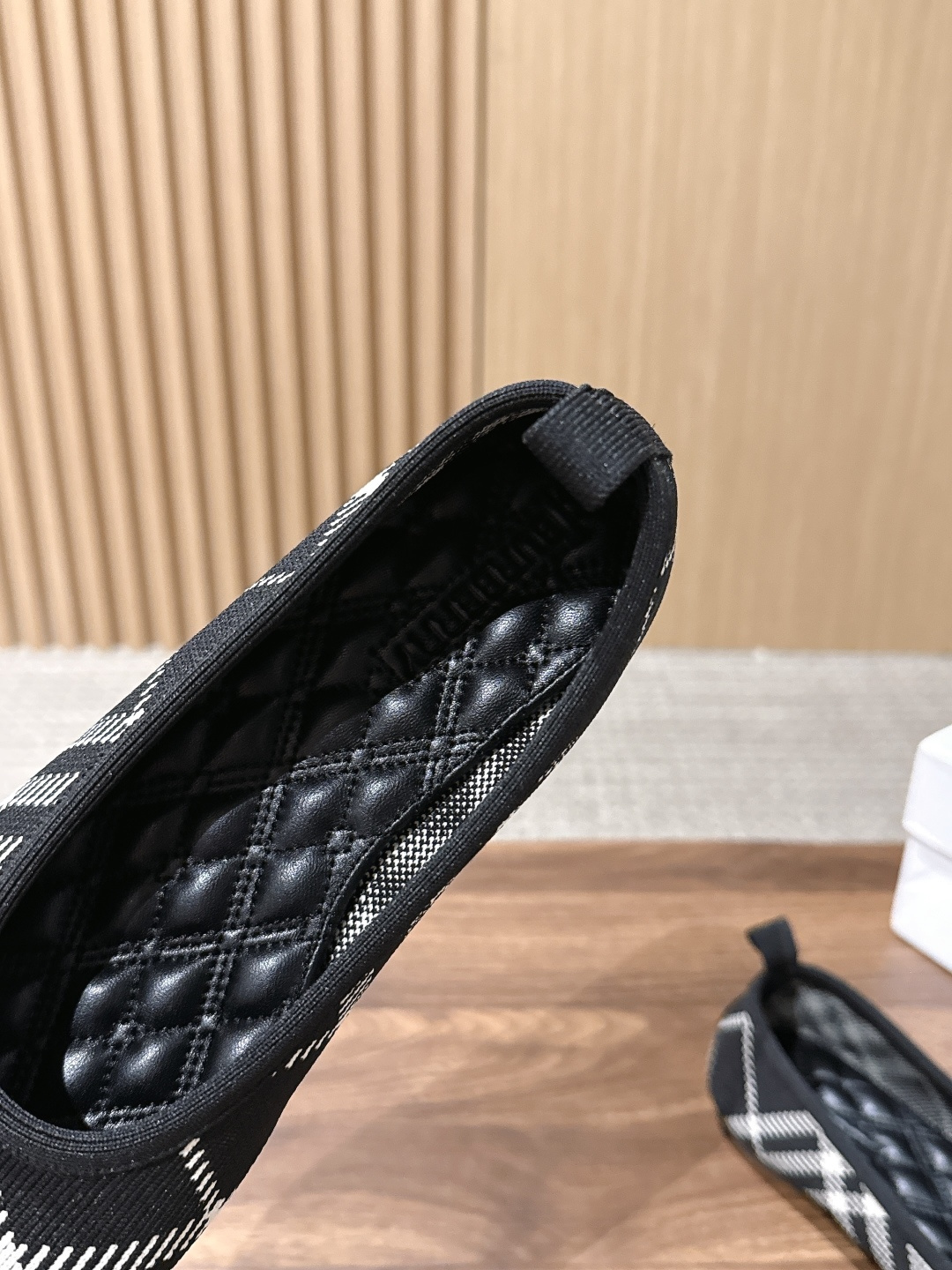 【莞产】BURBERRY 巴宝莉 水上漂系列跳舞鞋芭蕾舞平底鞋 纯原 踏雾而行,格纹新生代轻量化革新 巴宝莉~帅到爆炸的 【莞产】BURBERRY 巴宝莉 水上漂系列跳舞鞋芭蕾舞平底鞋 纯原 踏雾而行,格纹新生代轻量化革新 巴宝莉~帅到爆炸的