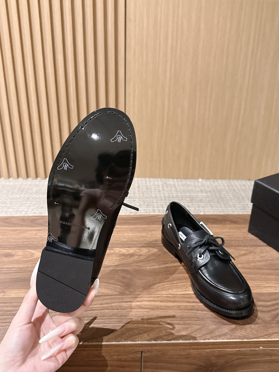 Alexander Wang 亚力山大王26新款乐福鞋单鞋 官网同步最新款,专柜最高版本💯顶级品质,松糕厚底时髦感十足 Alexander Wang 亚力山大王26新款乐福鞋单鞋 官网同步最新款,专柜最高版本💯顶级品质,松糕厚底时髦感十足