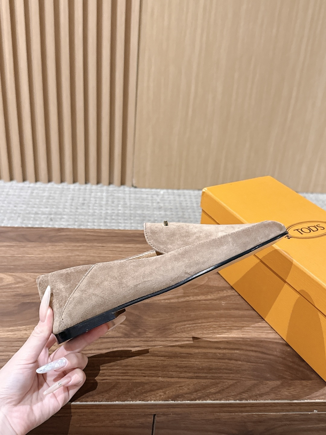 TOD'S 托德斯早秋新款金属标平底乐福单鞋 自带低调轻奢松弛氛围感,柔和圆头包容脚型,套脚懒人乐福版型,鞋面精致金属小 TOD'S 托德斯早秋新款金属标平底乐福单鞋 自带低调轻奢松弛氛围感,柔和圆头包容脚型,套脚懒人乐福版型,鞋面精致金属小
