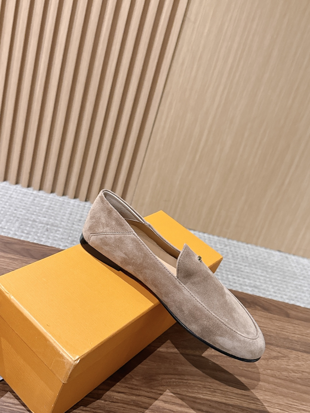 TOD'S 托德斯早秋新款金属标平底乐福单鞋 自带低调轻奢松弛氛围感,柔和圆头包容脚型,套脚懒人乐福版型,鞋面精致金属小 TOD'S 托德斯早秋新款金属标平底乐福单鞋 自带低调轻奢松弛氛围感,柔和圆头包容脚型,套脚懒人乐福版型,鞋面精致金属小