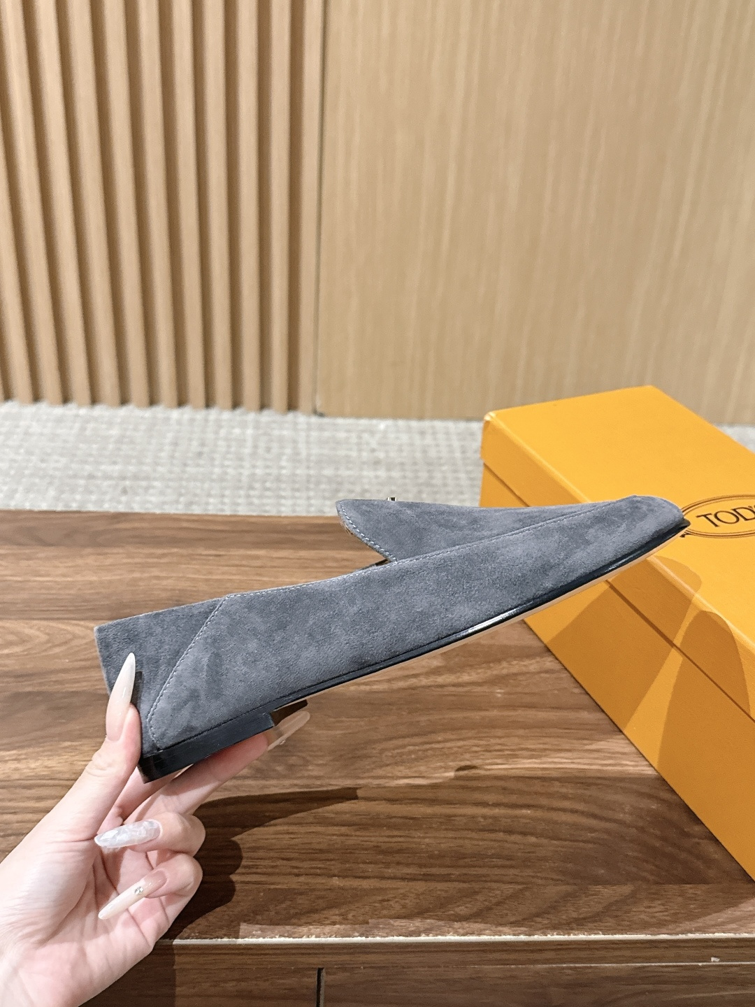 TOD'S 托德斯早秋新款金属标平底乐福单鞋 自带低调轻奢松弛氛围感,柔和圆头包容脚型,套脚懒人乐福版型,鞋面精致金属小 TOD'S 托德斯早秋新款金属标平底乐福单鞋 自带低调轻奢松弛氛围感,柔和圆头包容脚型,套脚懒人乐福版型,鞋面精致金属小