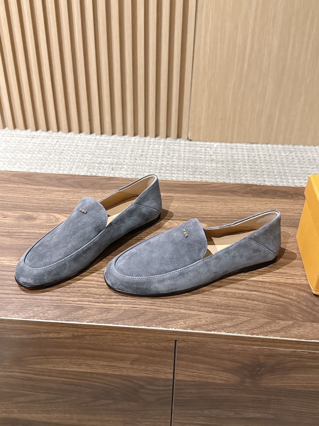TOD'S 托德斯早秋新款金属标平底乐福单鞋 自带低调轻奢松弛氛围感,柔和圆头包容脚型,套脚懒人乐福版型,鞋面精致金属小 TOD'S 托德斯早秋新款金属标平底乐福单鞋 自带低调轻奢松弛氛围感,柔和圆头包容脚型,套脚懒人乐福版型,鞋面精致金属小