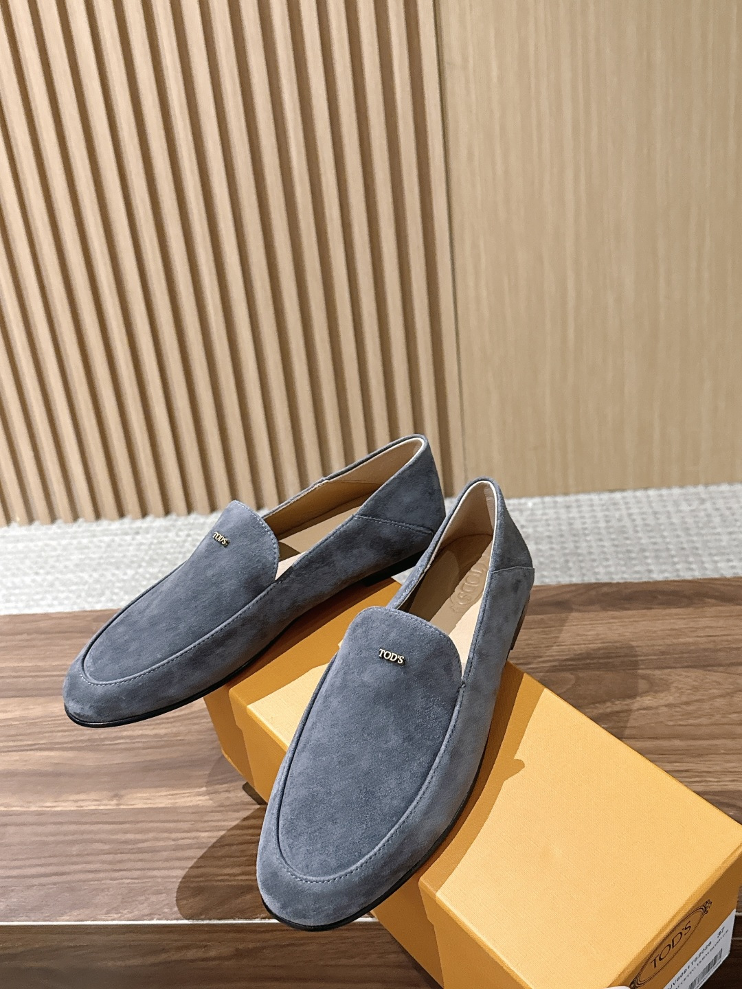 TOD'S 托德斯早秋新款金属标平底乐福单鞋 自带低调轻奢松弛氛围感,柔和圆头包容脚型,套脚懒人乐福版型,鞋面精致金属小 TOD'S 托德斯早秋新款金属标平底乐福单鞋 自带低调轻奢松弛氛围感,柔和圆头包容脚型,套脚懒人乐福版型,鞋面精致金属小