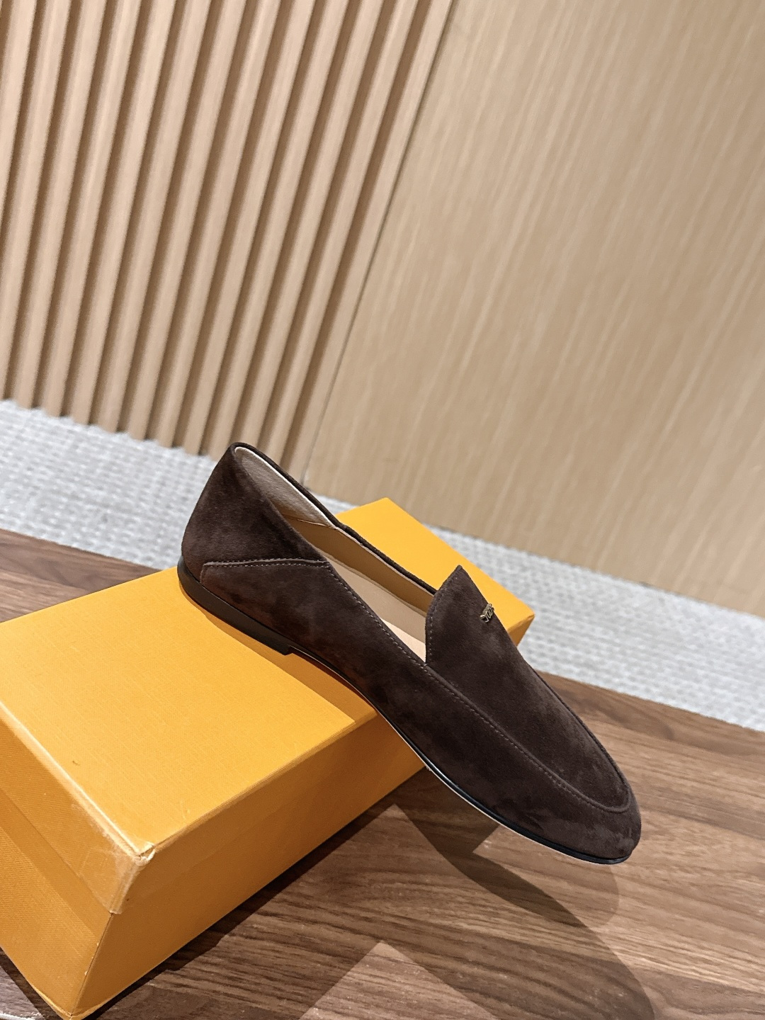 TOD'S 托德斯早秋新款金属标平底乐福单鞋 自带低调轻奢松弛氛围感,柔和圆头包容脚型,套脚懒人乐福版型,鞋面精致金属小 TOD'S 托德斯早秋新款金属标平底乐福单鞋 自带低调轻奢松弛氛围感,柔和圆头包容脚型,套脚懒人乐福版型,鞋面精致金属小