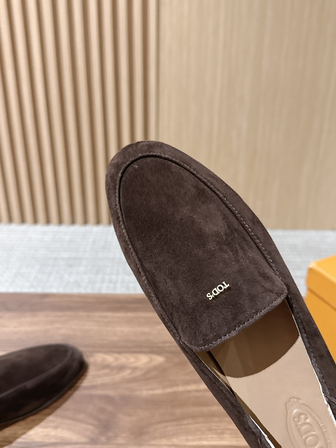 TOD'S 托德斯早秋新款金属标平底乐福单鞋 自带低调轻奢松弛氛围感,柔和圆头包容脚型,套脚懒人乐福版型,鞋面精致金属小 TOD'S 托德斯早秋新款金属标平底乐福单鞋 自带低调轻奢松弛氛围感,柔和圆头包容脚型,套脚懒人乐福版型,鞋面精致金属小