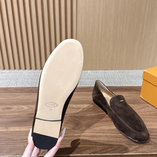 TOD'S 托德斯早秋新款金属标平底乐福单鞋 自带低调轻奢松弛氛围感,柔和圆头包容脚型,套脚懒人乐福版型,鞋面精致金属小 TOD'S 托德斯早秋新款金属标平底乐福单鞋 自带低调轻奢松弛氛围感,柔和圆头包容脚型,套脚懒人乐福版型,鞋面精致金属小
