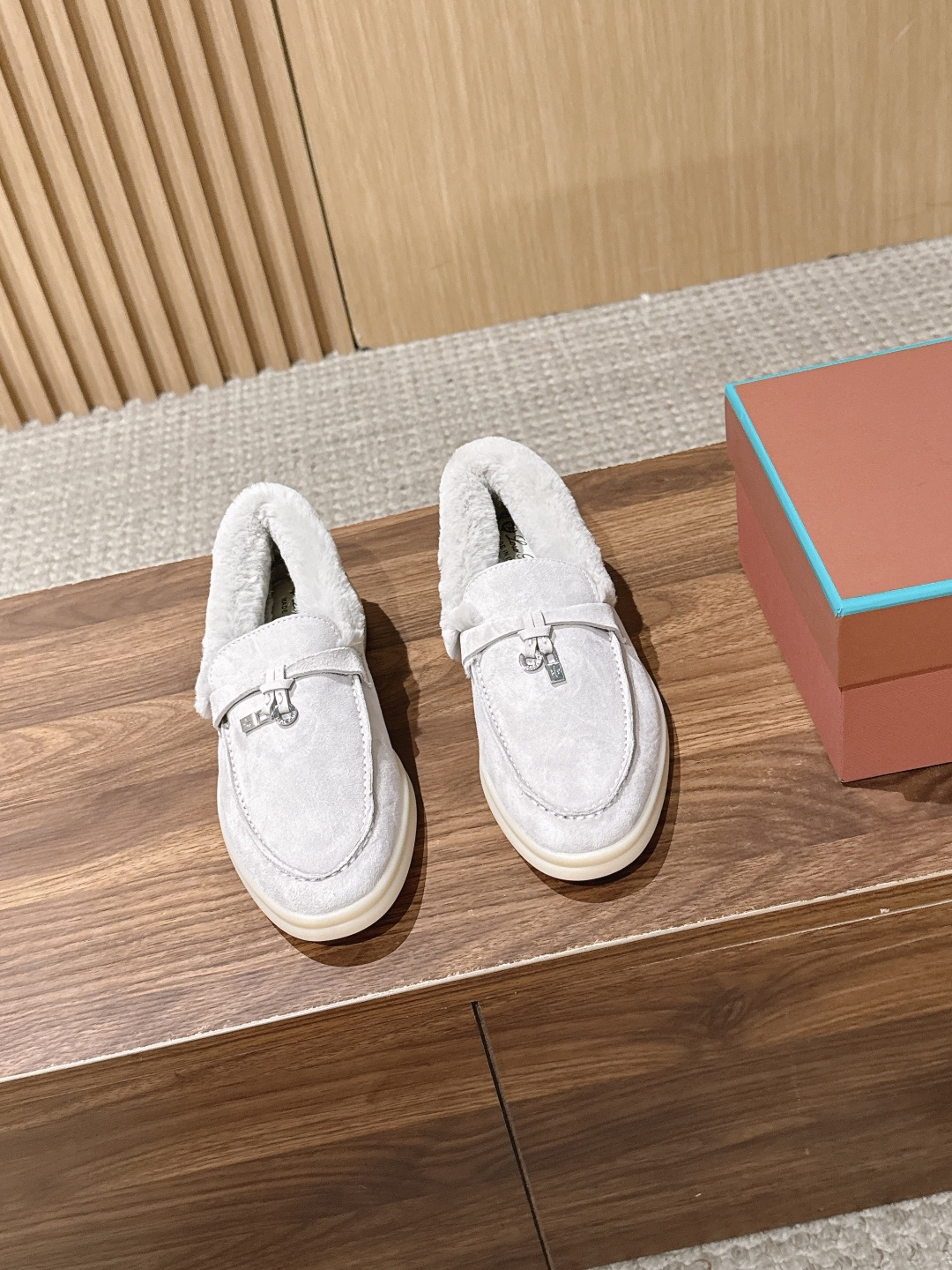 Loro Piana 诺悠翩雅🐰卡兔毛乐福鞋单鞋 意大利高级品牌Loro Piana 是意大利顶级奢侈品牌，以羊绒起家，
