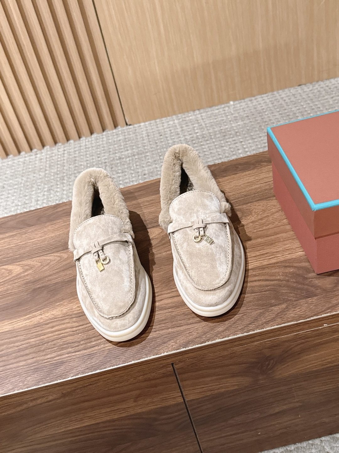 Loro Piana 诺悠翩雅🐰卡兔毛乐福鞋单鞋 意大利高级品牌Loro Piana 是意大利顶级奢侈品牌，以羊绒起家，