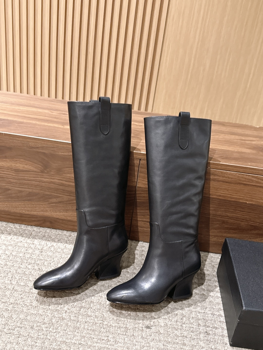 Jil Sander/吉尔桑达极26WF新品 绑带粗跟长靴 极简党秋冬的本命长靴 低调鞋款辨识度却很高 舒适与格调同时在 Jil Sander/吉尔桑达极26WF新品 绑带粗跟长靴 极简党秋冬的本命长靴 低调鞋款辨识度却很高 舒适与格调同时在
