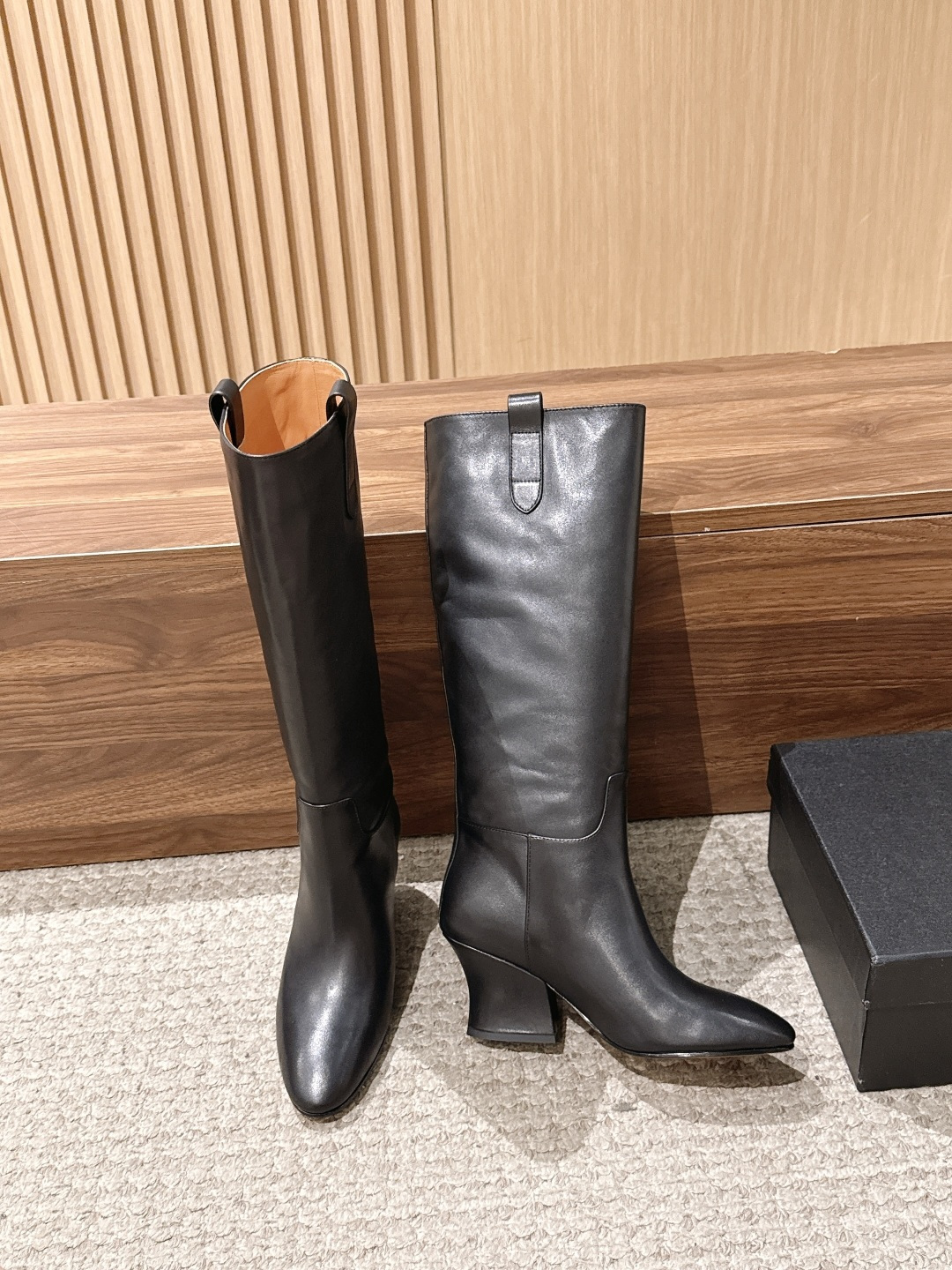 Jil Sander/吉尔桑达极26WF新品 绑带粗跟长靴 极简党秋冬的本命长靴 低调鞋款辨识度却很高 舒适与格调同时在 Jil Sander/吉尔桑达极26WF新品 绑带粗跟长靴 极简党秋冬的本命长靴 低调鞋款辨识度却很高 舒适与格调同时在