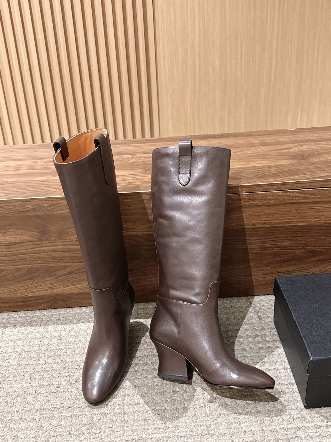 Jil Sander/吉尔桑达极26WF新品 绑带粗跟长靴 极简党秋冬的本命长靴 低调鞋款辨识度却很高 舒适与格调同时在 Jil Sander/吉尔桑达极26WF新品 绑带粗跟长靴 极简党秋冬的本命长靴 低调鞋款辨识度却很高 舒适与格调同时在