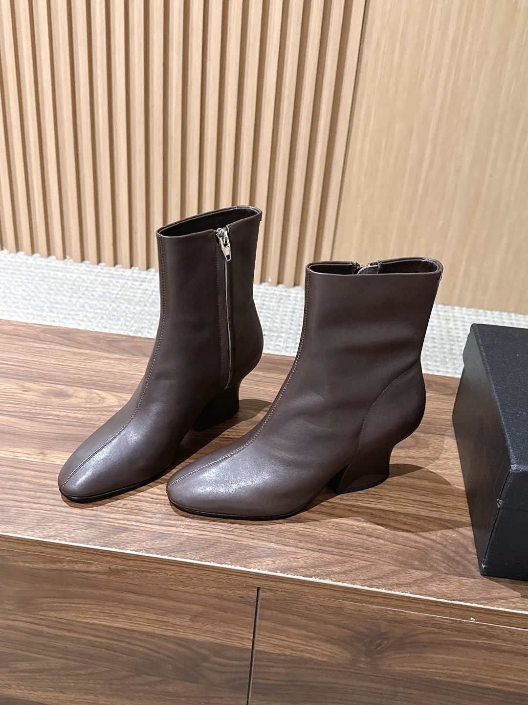 Jil Sander/吉尔桑达极26WF新品 绑带粗跟长靴 极简党秋冬的本命长靴 低调鞋款辨识度却很高 舒适与格调同时在 Jil Sander/吉尔桑达极26WF新品 绑带粗跟长靴 极简党秋冬的本命长靴 低调鞋款辨识度却很高 舒适与格调同时在