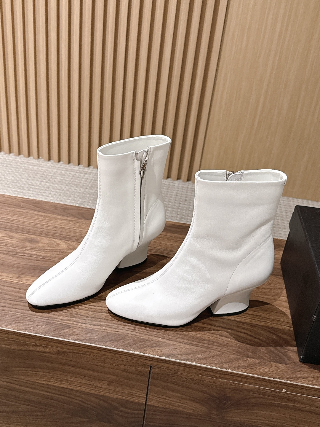 Jil Sander/吉尔桑达极26WF新品 绑带粗跟长靴 极简党秋冬的本命长靴 低调鞋款辨识度却很高 舒适与格调同时在 Jil Sander/吉尔桑达极26WF新品 绑带粗跟长靴 极简党秋冬的本命长靴 低调鞋款辨识度却很高 舒适与格调同时在