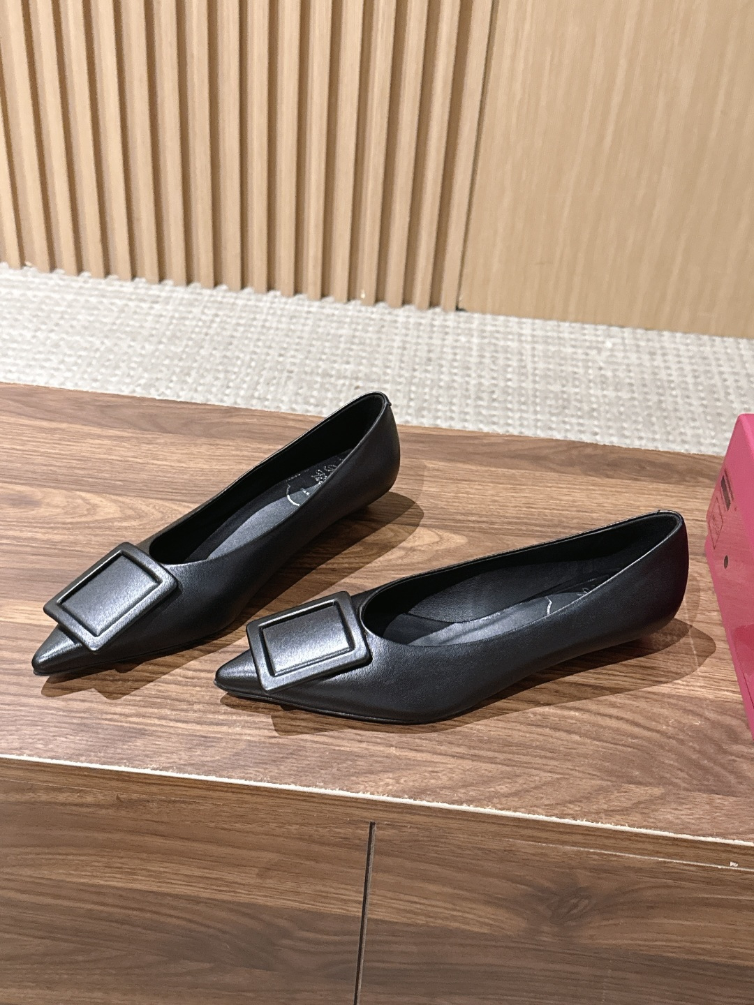 【莞产】Roger Vivier / RV女鞋Viv' in The City系列羊皮优雅尖头一脚蹬浅口单鞋芭蕾舞鞋🩰 【莞产】Roger Vivier / RV女鞋Viv' in The City系列羊皮优雅尖头一脚蹬浅口单鞋芭蕾舞鞋🩰