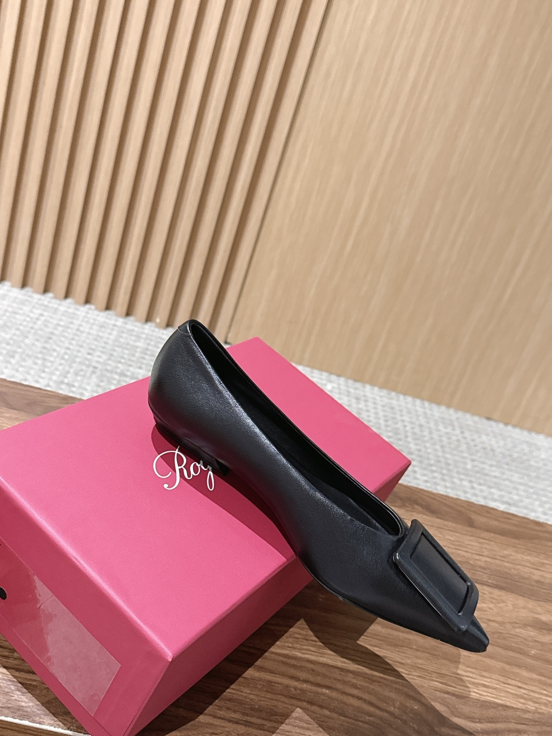 【莞产】Roger Vivier / RV女鞋Viv' in The City系列羊皮优雅尖头一脚蹬浅口单鞋芭蕾舞鞋🩰 【莞产】Roger Vivier / RV女鞋Viv' in The City系列羊皮优雅尖头一脚蹬浅口单鞋芭蕾舞鞋🩰