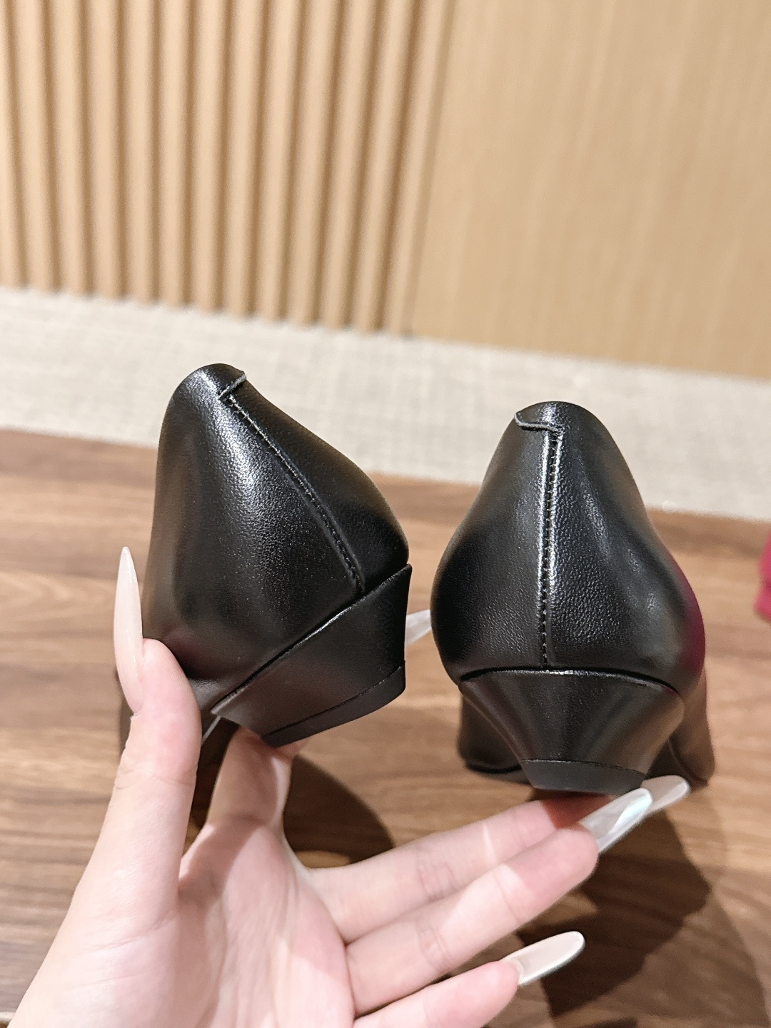 【莞产】Roger Vivier / RV女鞋Viv' in The City系列羊皮优雅尖头一脚蹬浅口单鞋芭蕾舞鞋🩰 【莞产】Roger Vivier / RV女鞋Viv' in The City系列羊皮优雅尖头一脚蹬浅口单鞋芭蕾舞鞋🩰