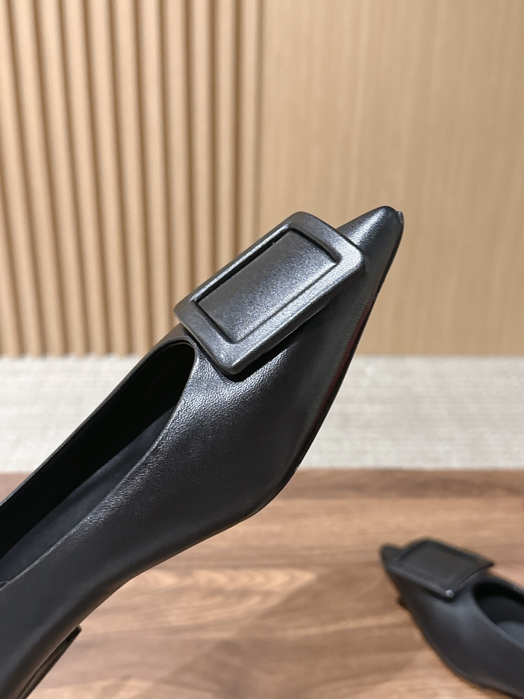 【莞产】Roger Vivier / RV女鞋Viv' in The City系列羊皮优雅尖头一脚蹬浅口单鞋芭蕾舞鞋🩰 【莞产】Roger Vivier / RV女鞋Viv' in The City系列羊皮优雅尖头一脚蹬浅口单鞋芭蕾舞鞋🩰
