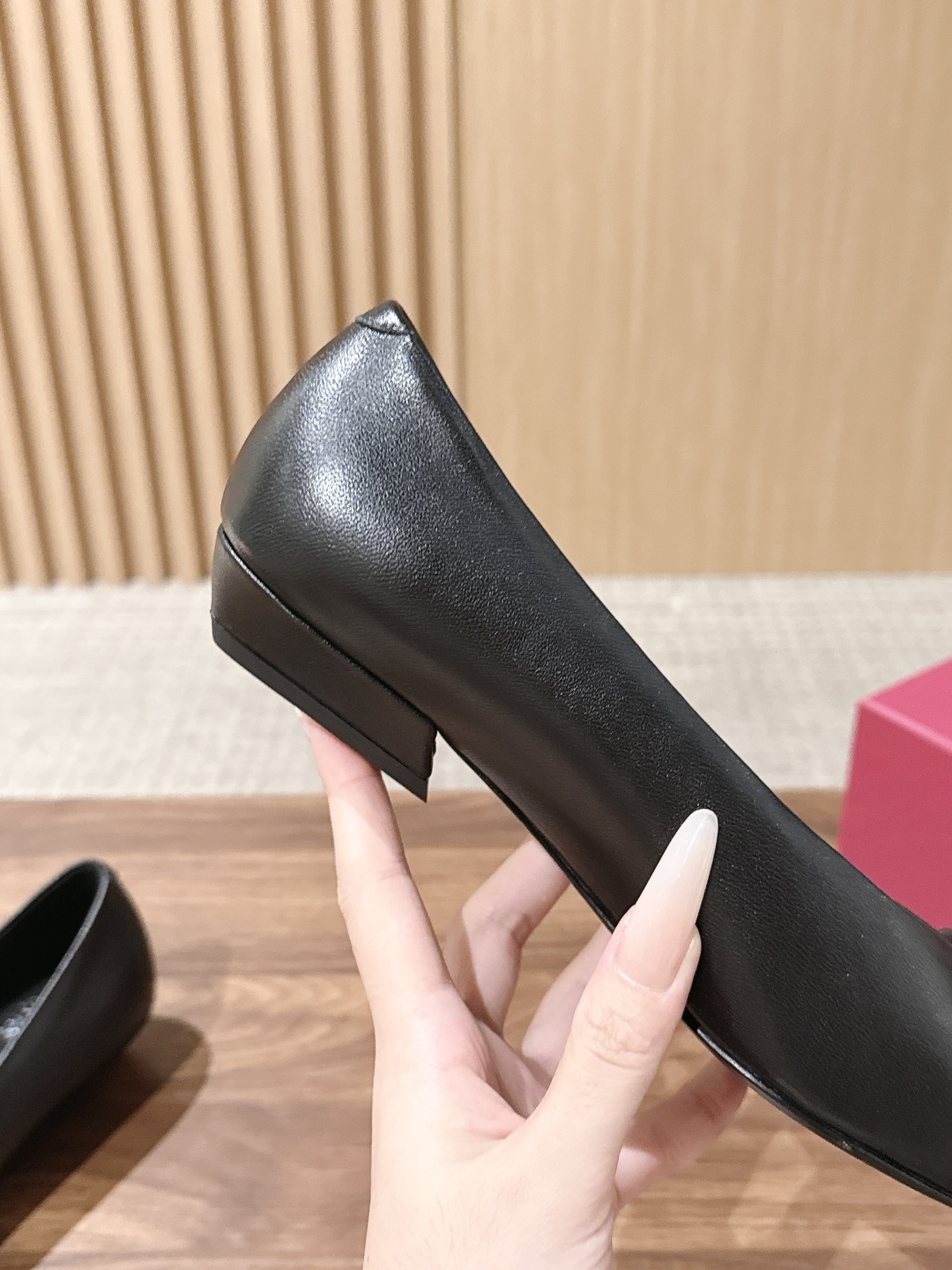 【莞产】Roger Vivier / RV女鞋Viv' in The City系列羊皮优雅尖头一脚蹬浅口单鞋芭蕾舞鞋🩰 【莞产】Roger Vivier / RV女鞋Viv' in The City系列羊皮优雅尖头一脚蹬浅口单鞋芭蕾舞鞋🩰