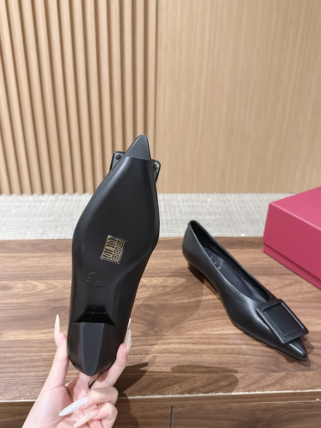 【莞产】Roger Vivier / RV女鞋Viv' in The City系列羊皮优雅尖头一脚蹬浅口单鞋芭蕾舞鞋🩰 【莞产】Roger Vivier / RV女鞋Viv' in The City系列羊皮优雅尖头一脚蹬浅口单鞋芭蕾舞鞋🩰