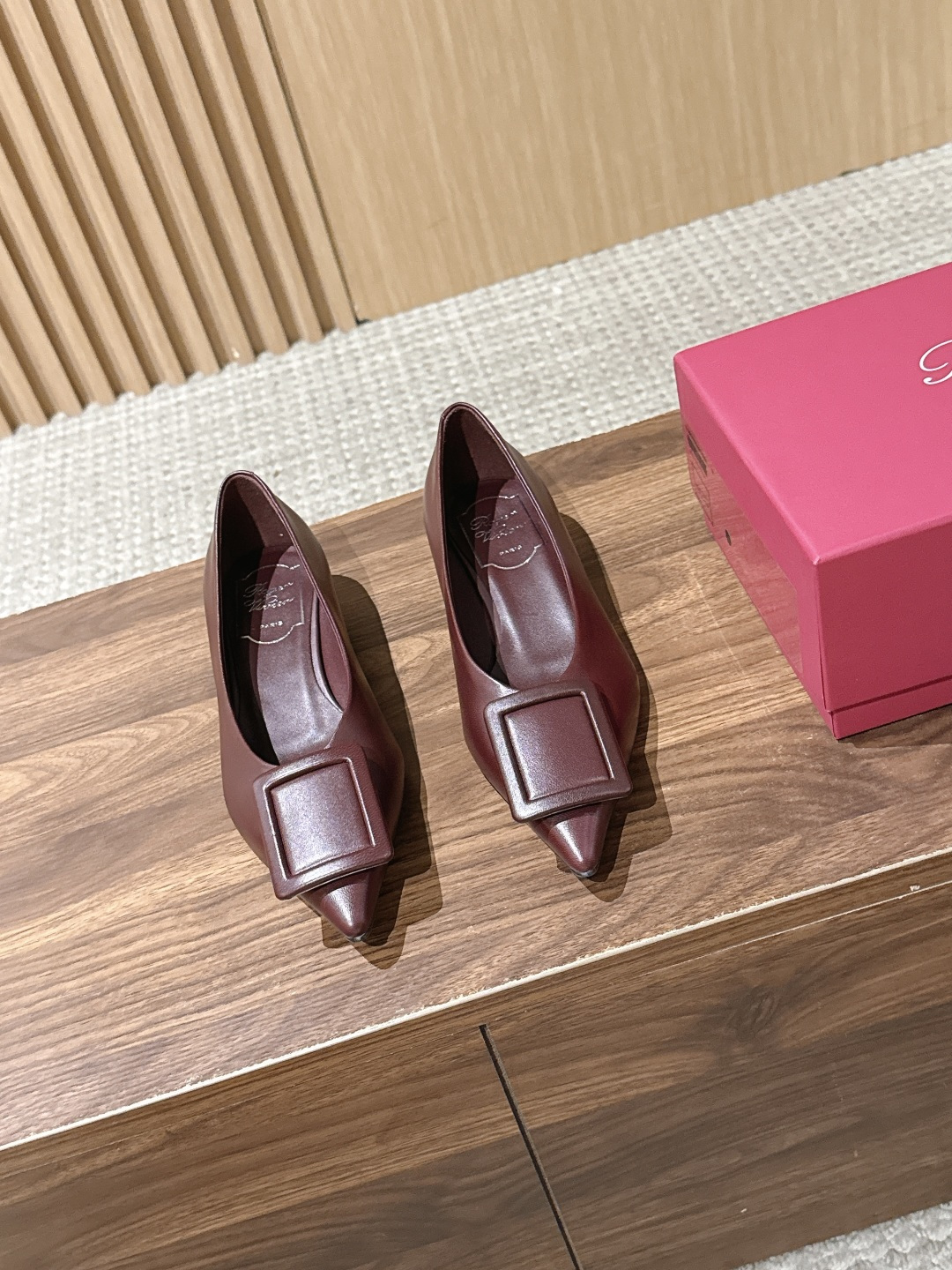 【莞产】Roger Vivier / RV女鞋Viv' in The City系列羊皮优雅尖头一脚蹬浅口单鞋芭蕾舞鞋🩰 【莞产】Roger Vivier / RV女鞋Viv' in The City系列羊皮优雅尖头一脚蹬浅口单鞋芭蕾舞鞋🩰