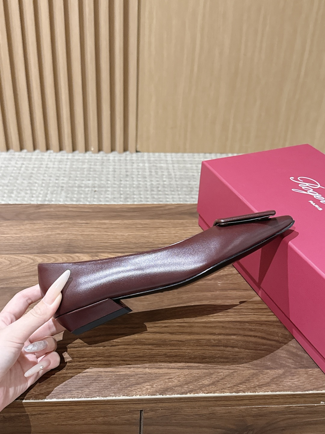 【莞产】Roger Vivier / RV女鞋Viv' in The City系列羊皮优雅尖头一脚蹬浅口单鞋芭蕾舞鞋🩰 【莞产】Roger Vivier / RV女鞋Viv' in The City系列羊皮优雅尖头一脚蹬浅口单鞋芭蕾舞鞋🩰