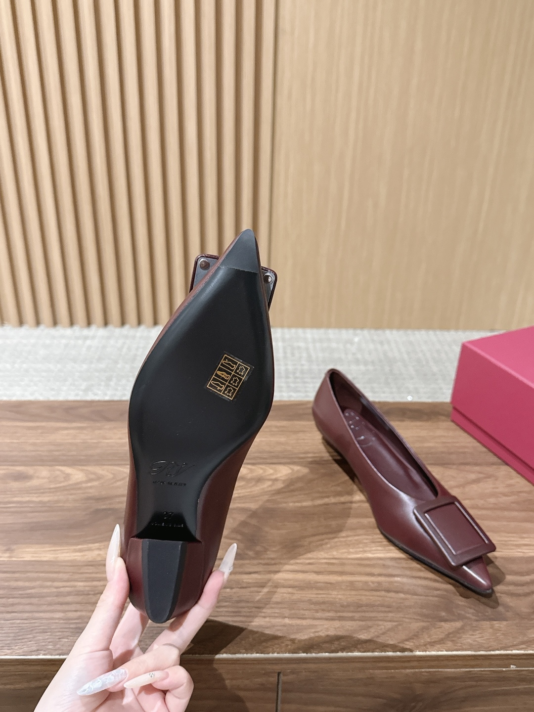 【莞产】Roger Vivier / RV女鞋Viv' in The City系列羊皮优雅尖头一脚蹬浅口单鞋芭蕾舞鞋🩰 【莞产】Roger Vivier / RV女鞋Viv' in The City系列羊皮优雅尖头一脚蹬浅口单鞋芭蕾舞鞋🩰