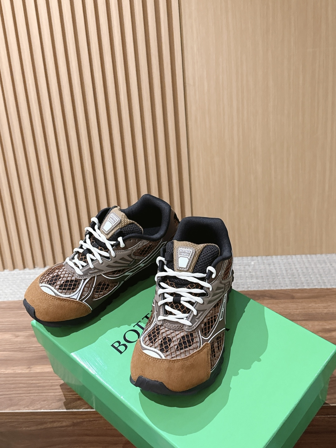 #情侣码 Bottega Veneta 葆蝶家运动鞋 王一博 同款 情侣款休闲鞋老爹鞋！Runner运动鞋！原版轻质科技
