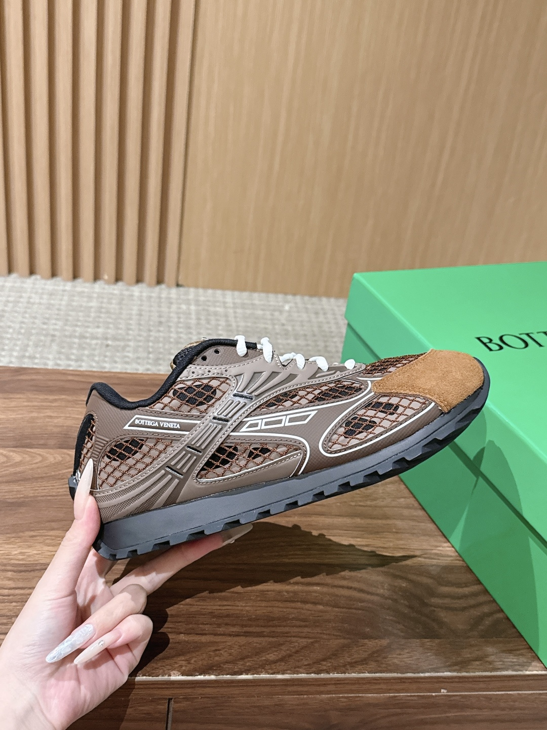 #情侣码 Bottega Veneta 葆蝶家运动鞋 王一博 同款 情侣款休闲鞋老爹鞋！Runner运动鞋！原版轻质科技