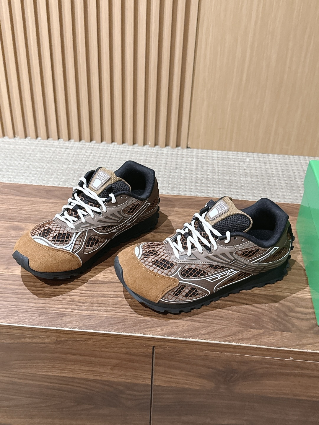 #情侣码 Bottega Veneta 葆蝶家运动鞋 王一博 同款 情侣款休闲鞋老爹鞋！Runner运动鞋！原版轻质科技