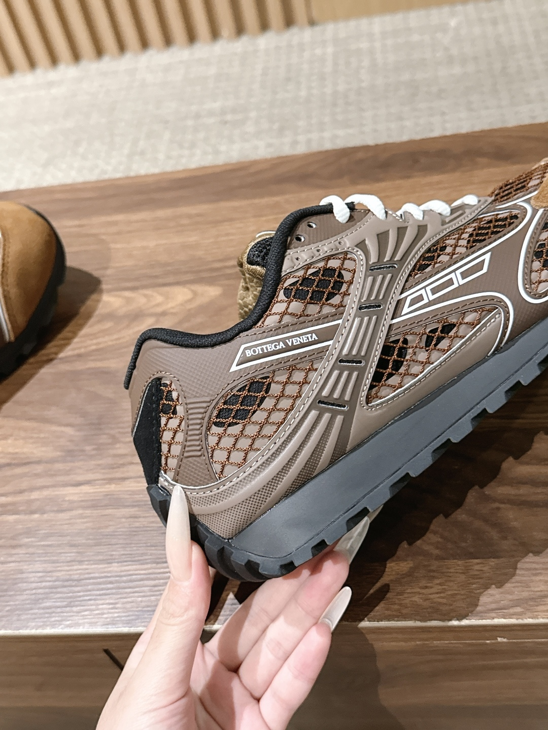 #情侣码 Bottega Veneta 葆蝶家运动鞋 王一博 同款 情侣款休闲鞋老爹鞋！Runner运动鞋！原版轻质科技