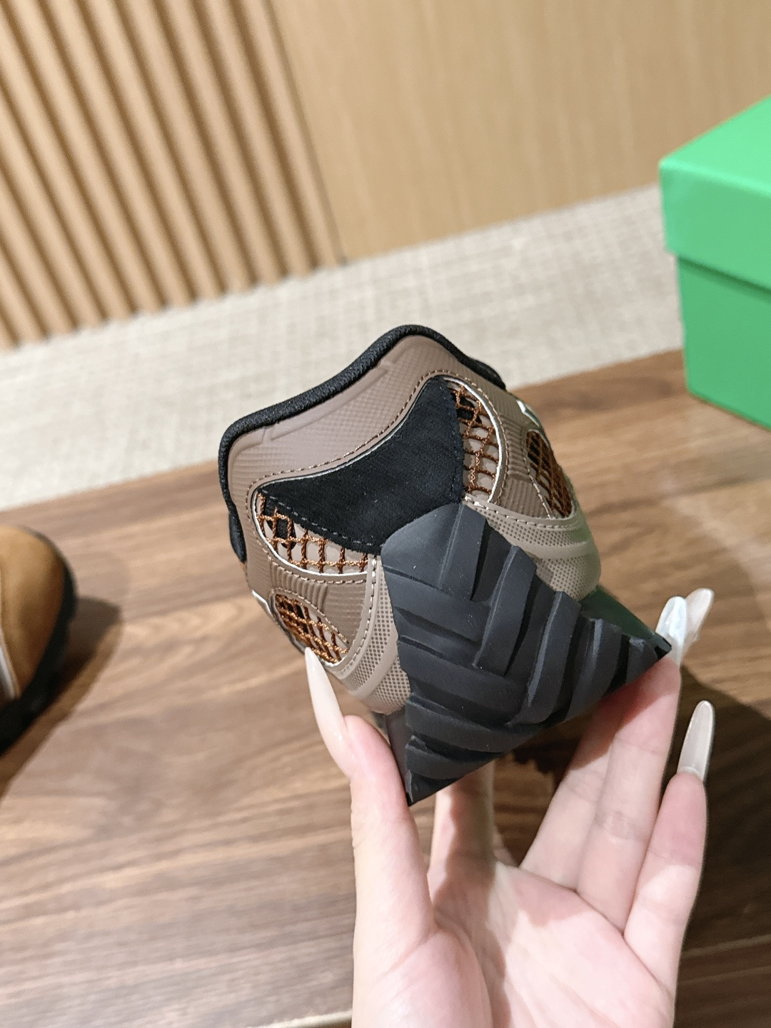 #情侣码 Bottega Veneta 葆蝶家运动鞋 王一博 同款 情侣款休闲鞋老爹鞋！Runner运动鞋！原版轻质科技
