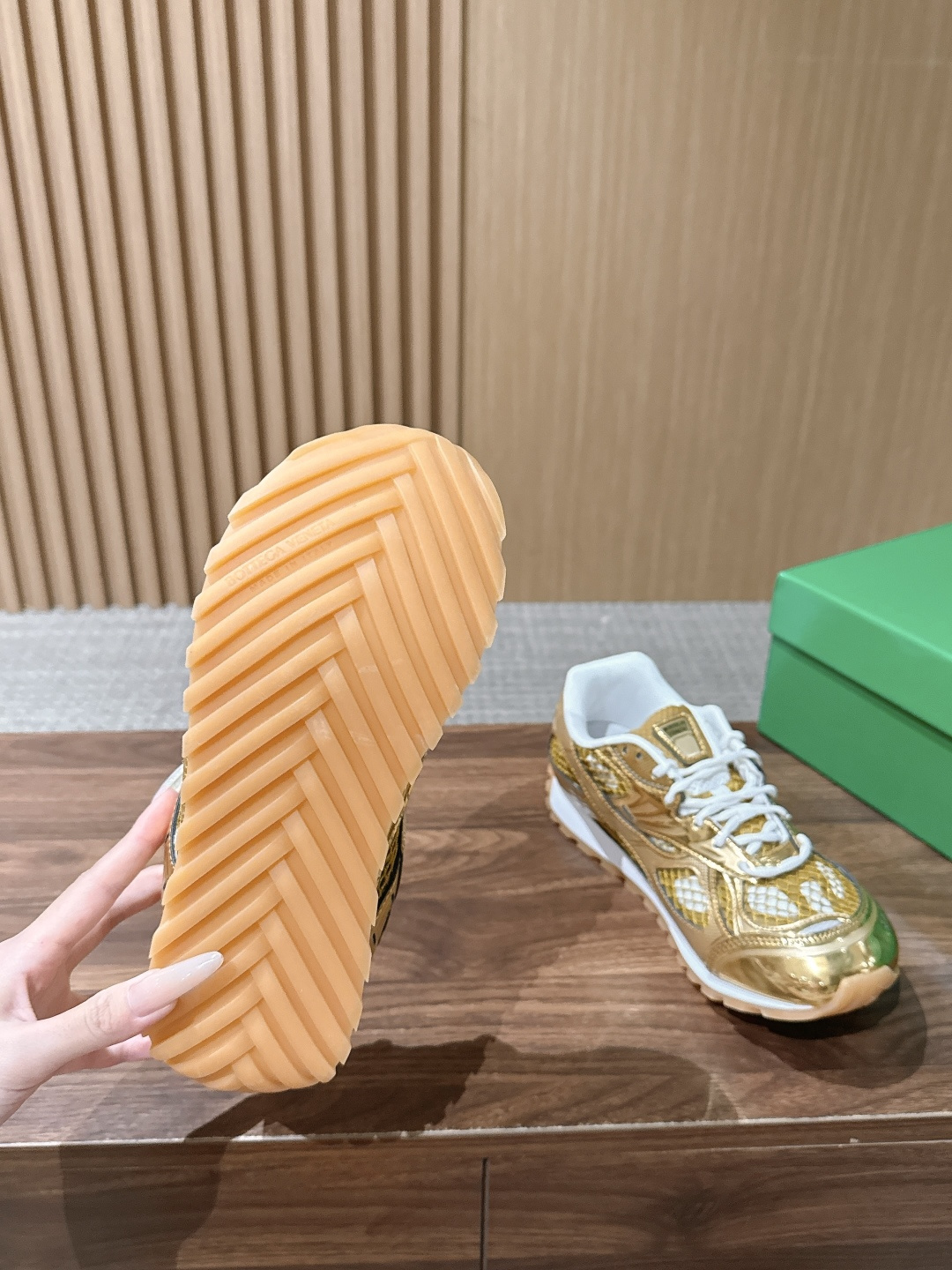 #情侣码 Bottega Veneta 葆蝶家运动鞋 王一博 同款 情侣款休闲鞋老爹鞋!Runner运动鞋!原版轻质科技 #情侣码 Bottega Veneta 葆蝶家运动鞋 王一博 同款 情侣款休闲鞋老爹鞋!Runner运动鞋!原版轻质科技