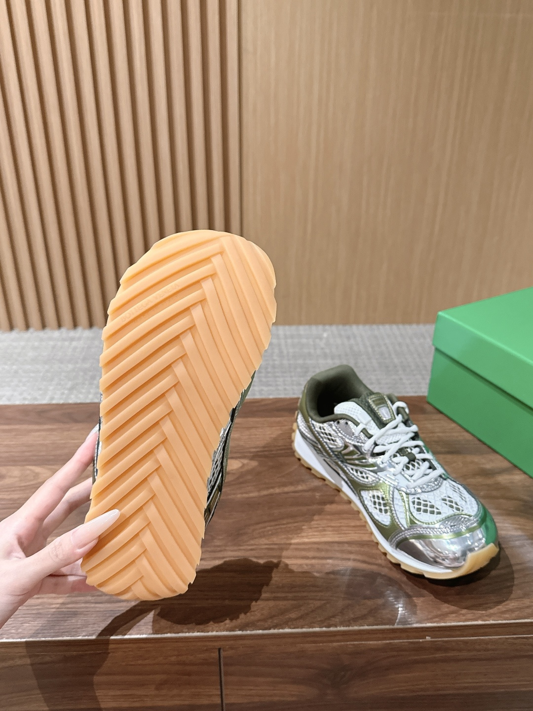 #情侣码 Bottega Veneta 葆蝶家运动鞋 王一博 同款 情侣款休闲鞋老爹鞋!Runner运动鞋!原版轻质科技 #情侣码 Bottega Veneta 葆蝶家运动鞋 王一博 同款 情侣款休闲鞋老爹鞋!Runner运动鞋!原版轻质科技