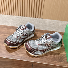 #情侣码 Bottega Veneta 葆蝶家运动鞋 王一博 同款 情侣款休闲鞋老爹鞋!Runner运动鞋!原版轻质科技 #情侣码 Bottega Veneta 葆蝶家运动鞋 王一博 同款 情侣款休闲鞋老爹鞋!Runner运动鞋!原版轻质科技