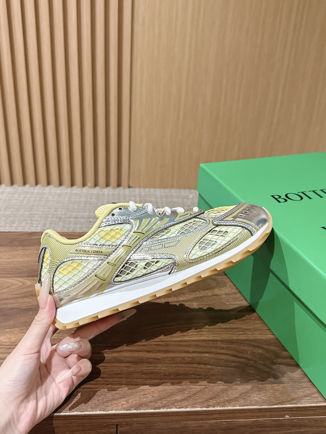 #情侣码 Bottega Veneta 葆蝶家运动鞋 王一博 同款 情侣款休闲鞋老爹鞋！Runner运动鞋！原版轻质科技