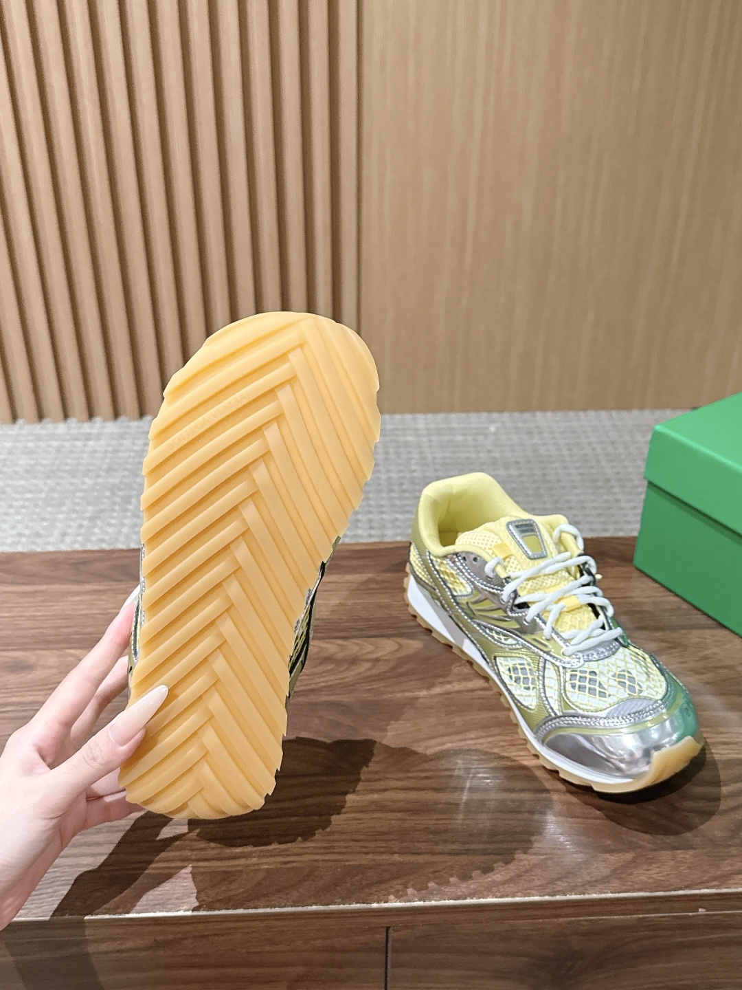 #情侣码 Bottega Veneta 葆蝶家运动鞋 王一博 同款 情侣款休闲鞋老爹鞋！Runner运动鞋！原版轻质科技
