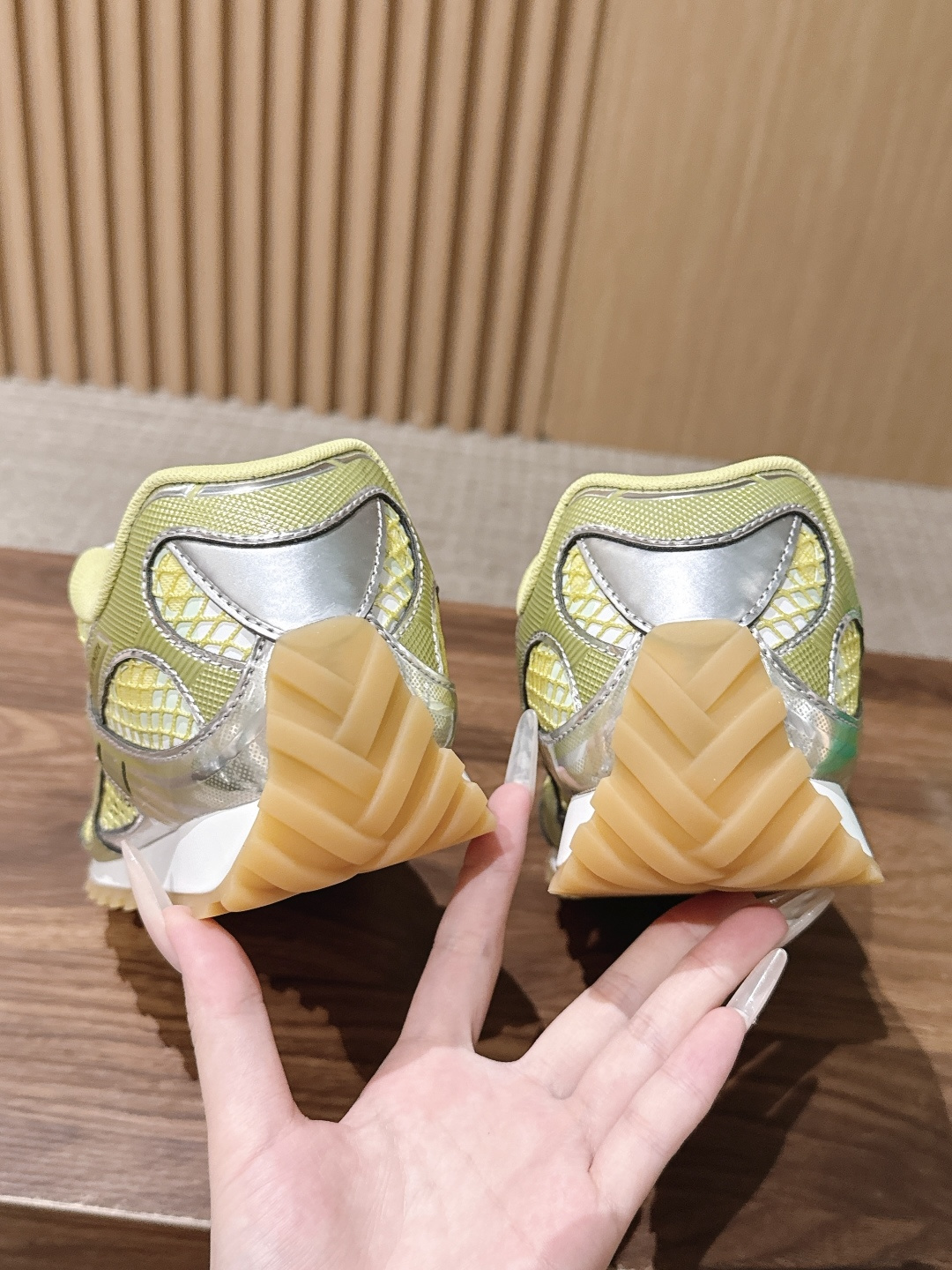 #情侣码 Bottega Veneta 葆蝶家运动鞋 王一博 同款 情侣款休闲鞋老爹鞋！Runner运动鞋！原版轻质科技