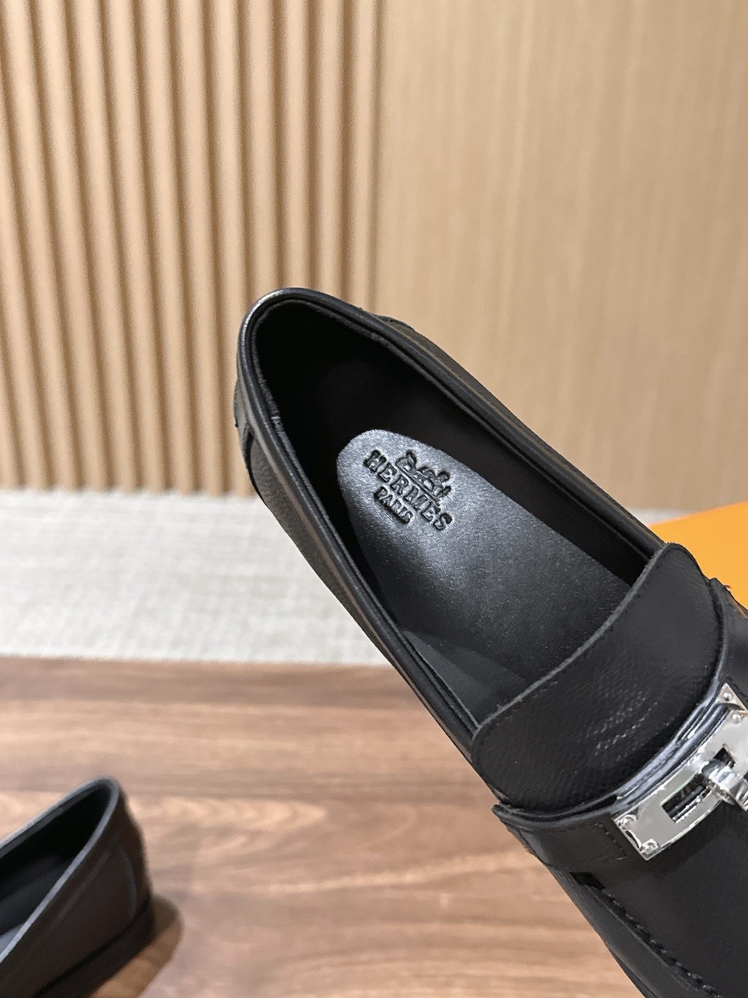 𝐇𝐞𝐫𝐦𝐞𝐬 𝐃𝐞𝐬𝐭𝐢𝐧# 爱马仕Kelly扣乐福鞋/穆勒单鞋 把经典发挥到极致✔︎ 🧡长相奇奇怪怪又可可爱爱,这分明 𝐇𝐞𝐫𝐦𝐞𝐬 𝐃𝐞𝐬𝐭𝐢𝐧# 爱马仕Kelly扣乐福鞋/穆勒单鞋 把经典发挥到极致✔︎ 🧡长相奇奇怪怪又可可爱爱,这分明