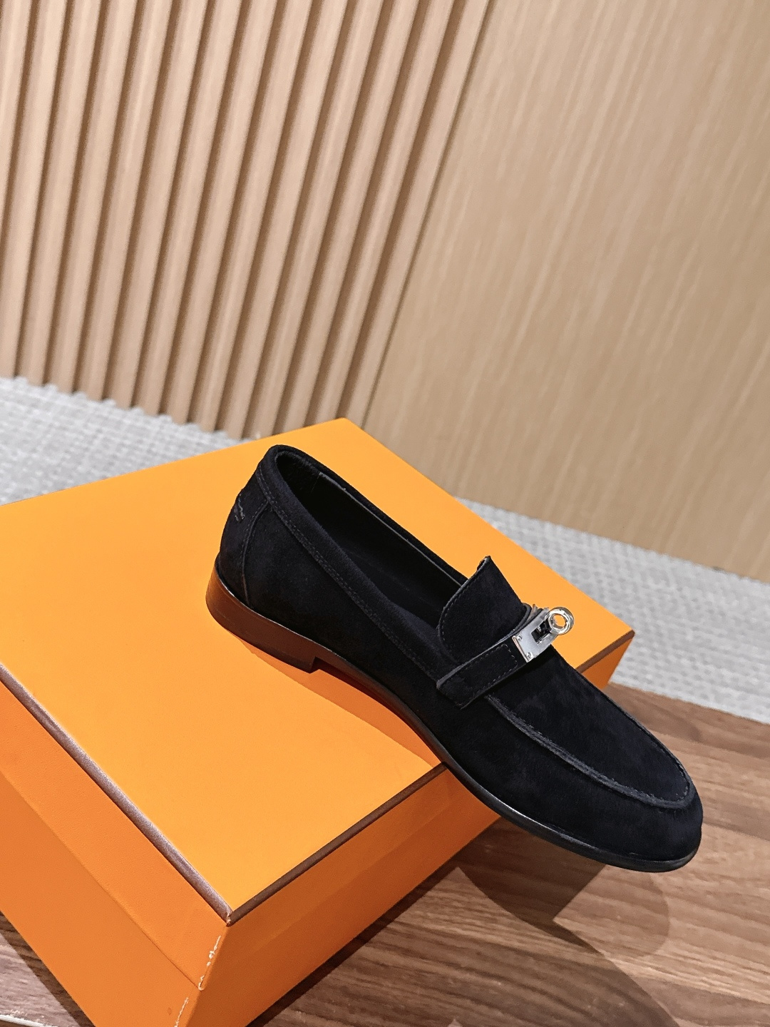 𝐇𝐞𝐫𝐦𝐞𝐬 𝐃𝐞𝐬𝐭𝐢𝐧# 爱马仕Kelly扣乐福鞋/穆勒单鞋 把经典发挥到极致✔︎ 🧡长相奇奇怪怪又可可爱爱,这分明 𝐇𝐞𝐫𝐦𝐞𝐬 𝐃𝐞𝐬𝐭𝐢𝐧# 爱马仕Kelly扣乐福鞋/穆勒单鞋 把经典发挥到极致✔︎ 🧡长相奇奇怪怪又可可爱爱,这分明