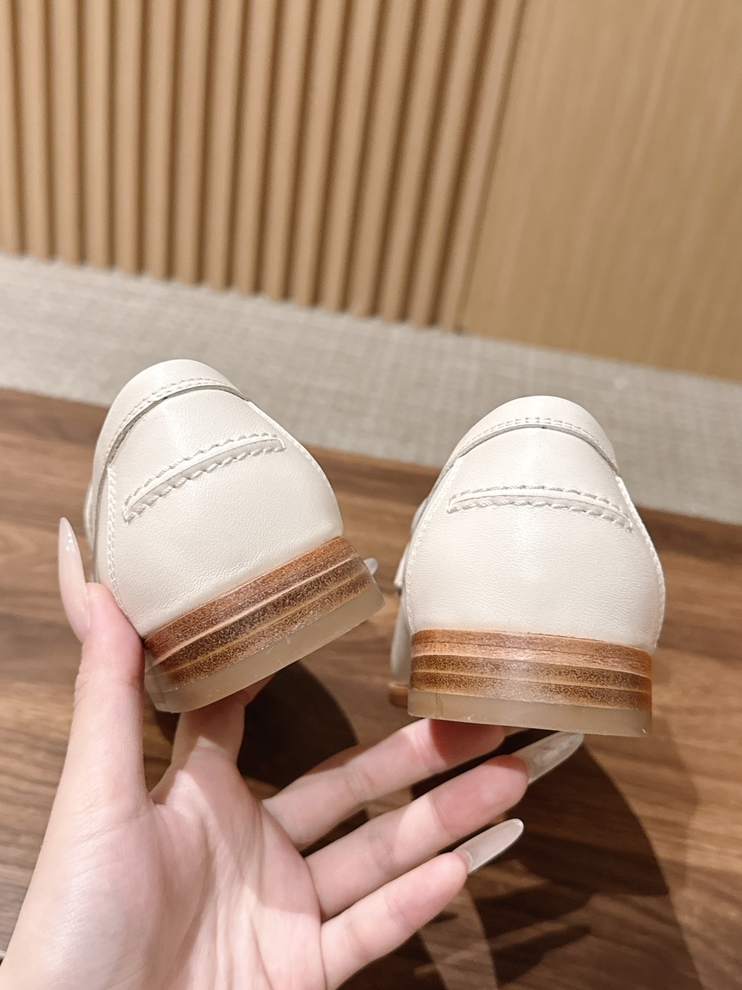 𝐇𝐞𝐫𝐦𝐞𝐬 𝐃𝐞𝐬𝐭𝐢𝐧# 爱马仕Kelly扣乐福鞋/穆勒单鞋 把经典发挥到极致✔︎ 🧡长相奇奇怪怪又可可爱爱，这分明